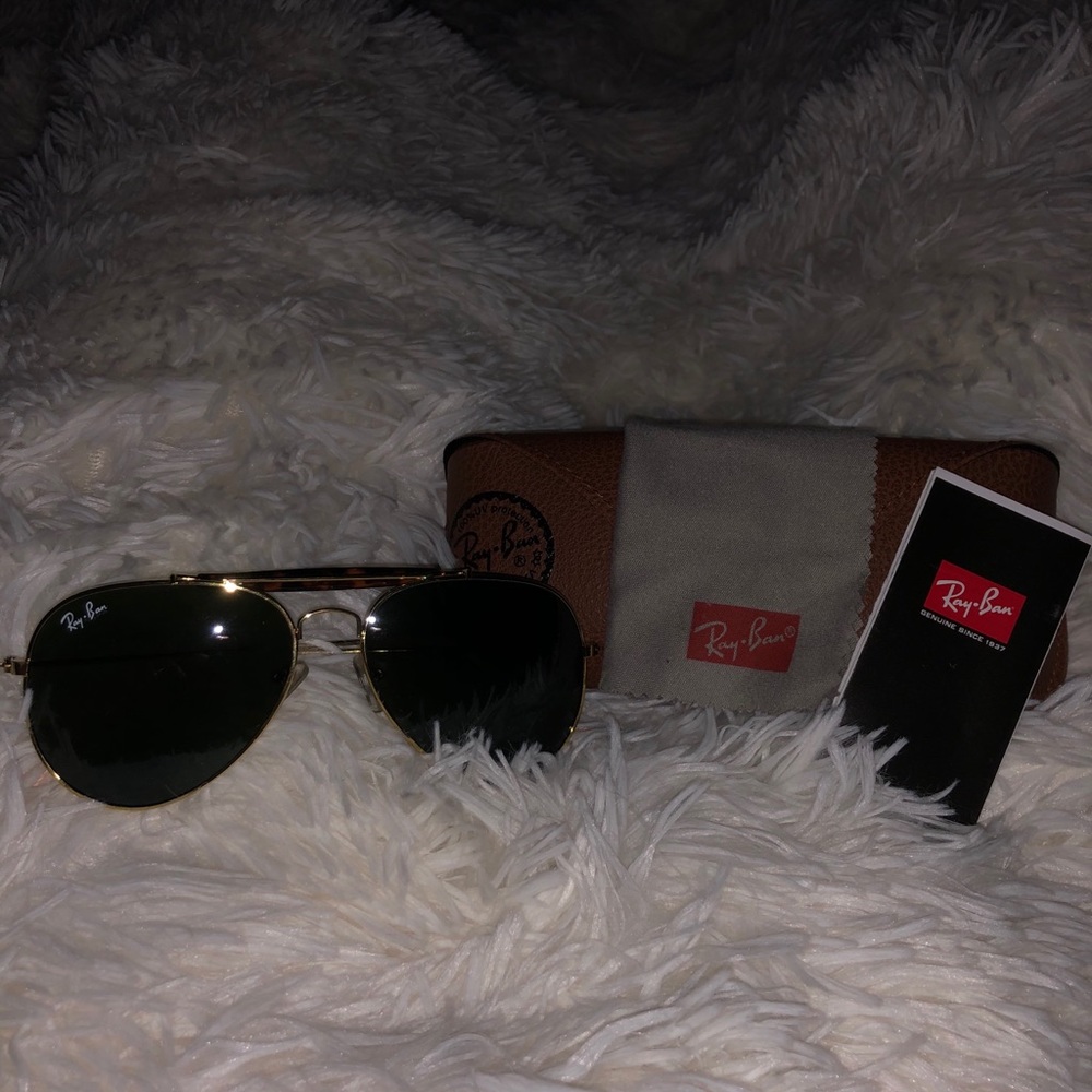 Gold Aviator Ray-Ban sunglasses